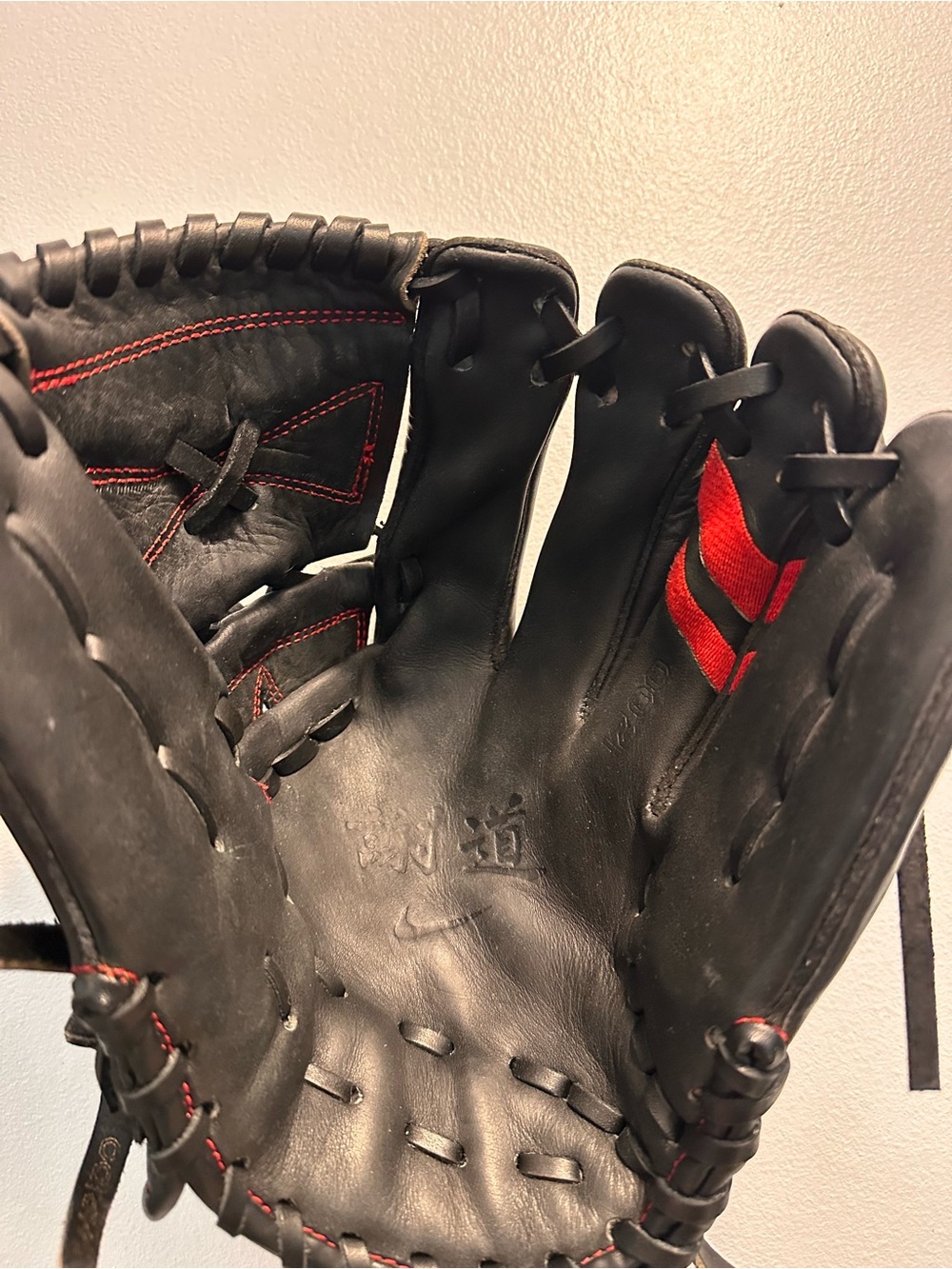 Nike Shado Pro Baseball Glove - Picture 9 of 10